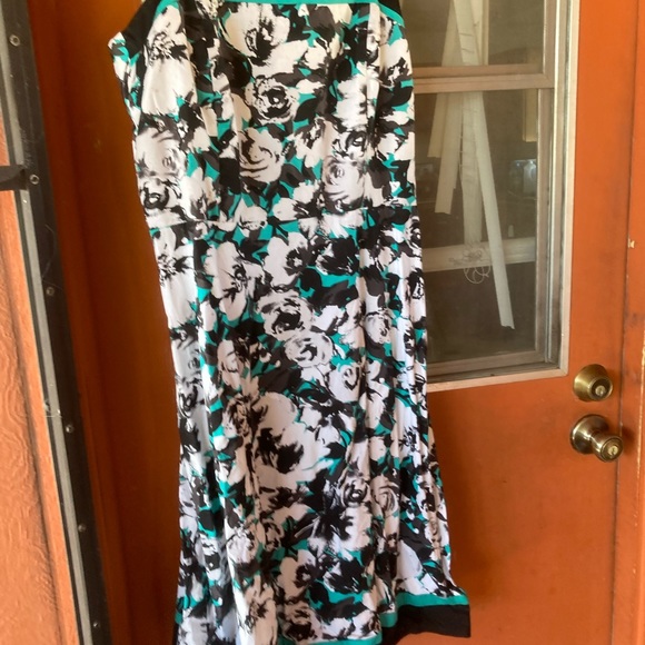 Dress - Picture 1 of 2